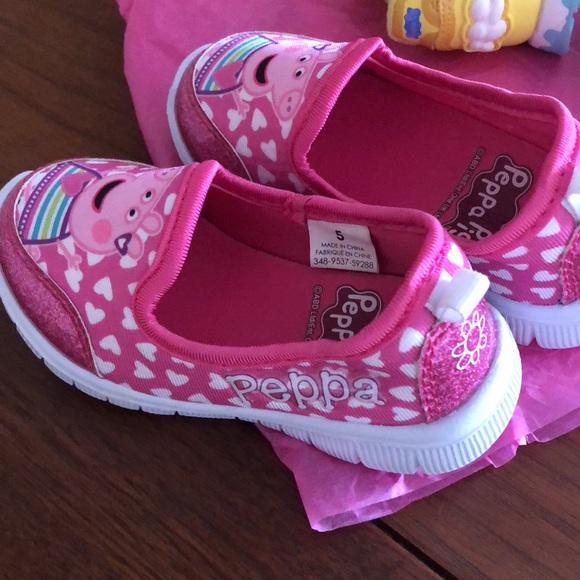 Two pairs adorable and small “Peppa The Pig” themed Shoes US 4 and US 5. - Picture 7 of 10